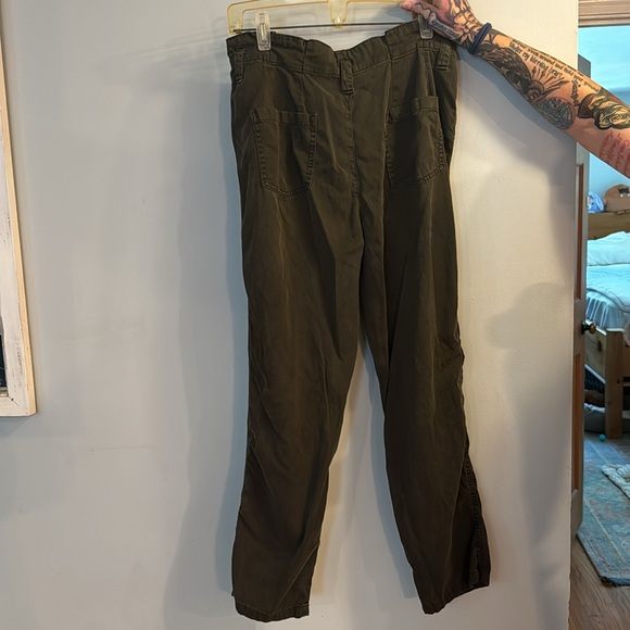 Maurice’s super soft cargo pants - Picture 2 of 4